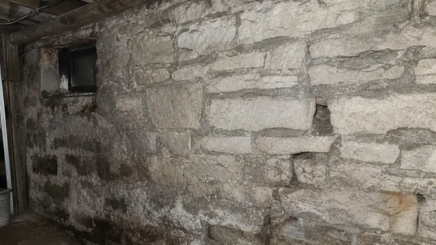Basement and foundation stresses typical in Indianola, Iowa — drainage, clay soils, and frost